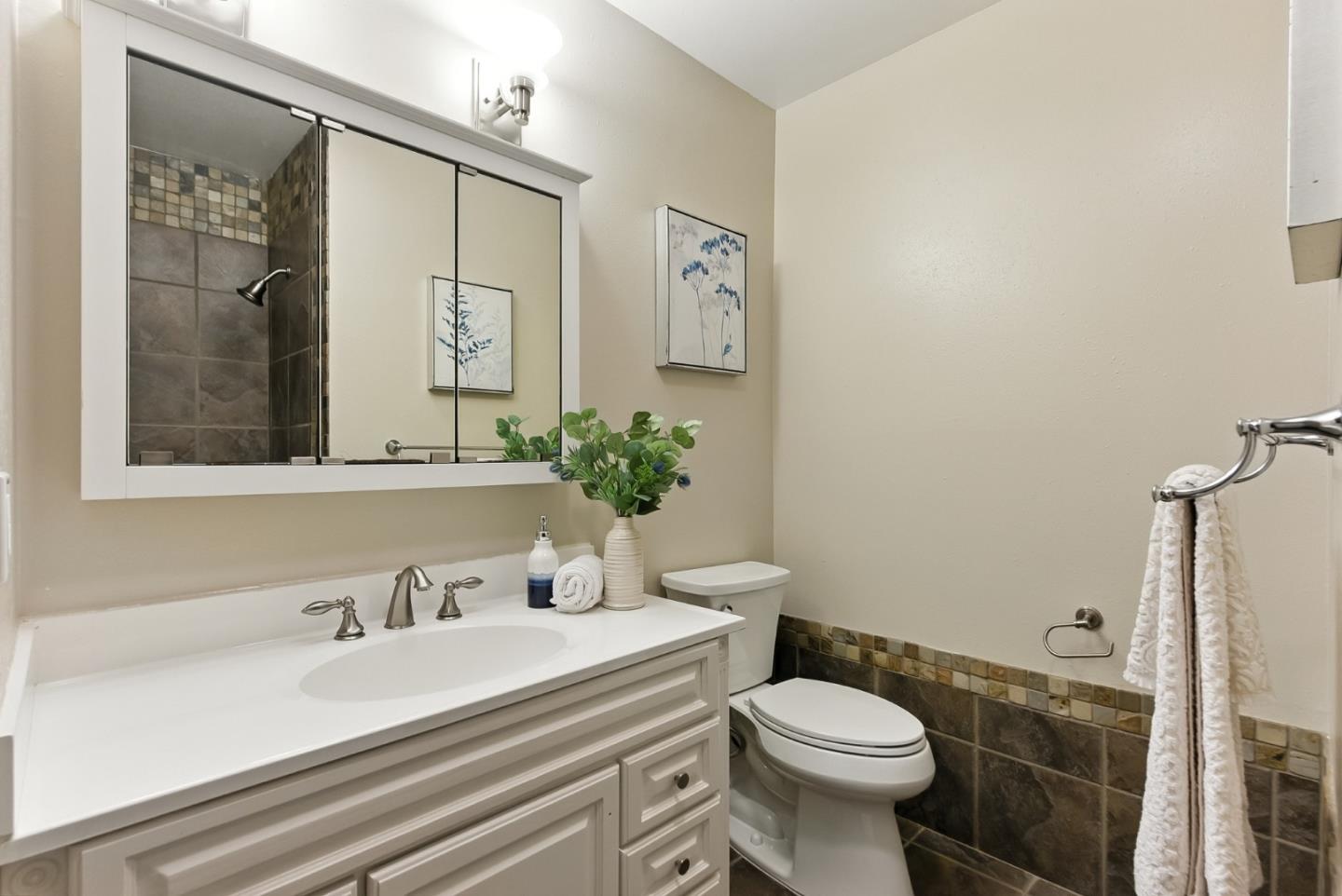 Detail Gallery Image 14 of 52 For 4189 Glenmont Dr, San Jose,  CA 95136 - 4 Beds | 3 Baths