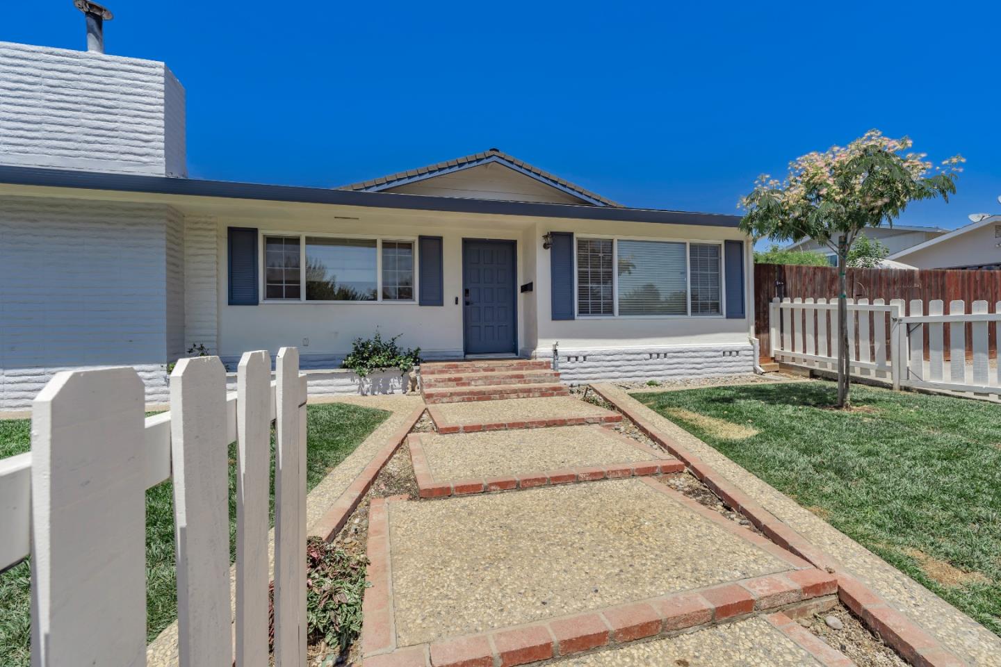 Detail Gallery Image 1 of 32 For 7611 Westwood Dr, Gilroy,  CA 95020 - 3 Beds | 2/1 Baths
