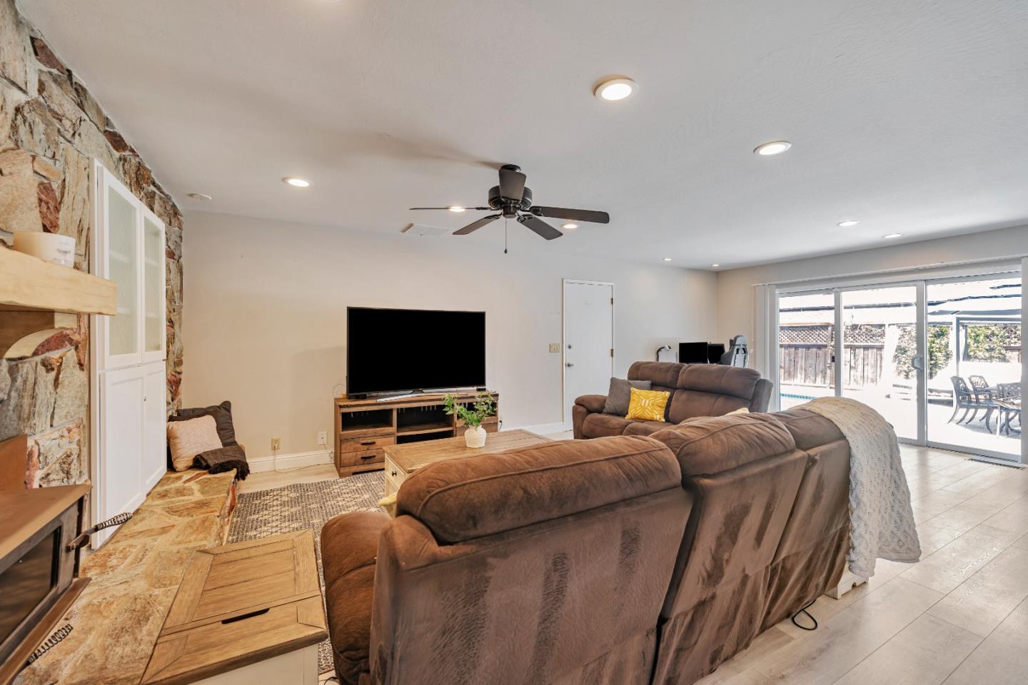 Detail Gallery Image 12 of 32 For 7611 Westwood Dr, Gilroy,  CA 95020 - 3 Beds | 2/1 Baths