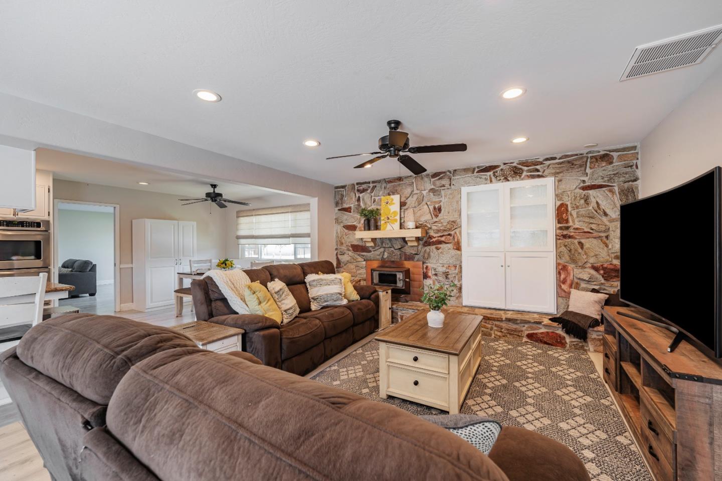 Detail Gallery Image 13 of 32 For 7611 Westwood Dr, Gilroy,  CA 95020 - 3 Beds | 2/1 Baths