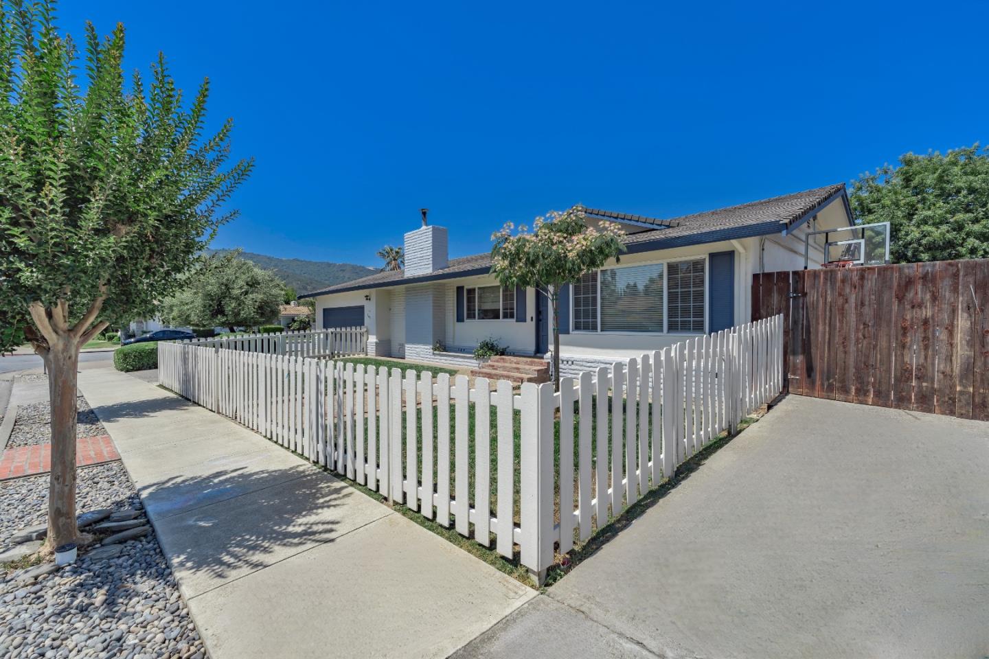Detail Gallery Image 2 of 32 For 7611 Westwood Dr, Gilroy,  CA 95020 - 3 Beds | 2/1 Baths