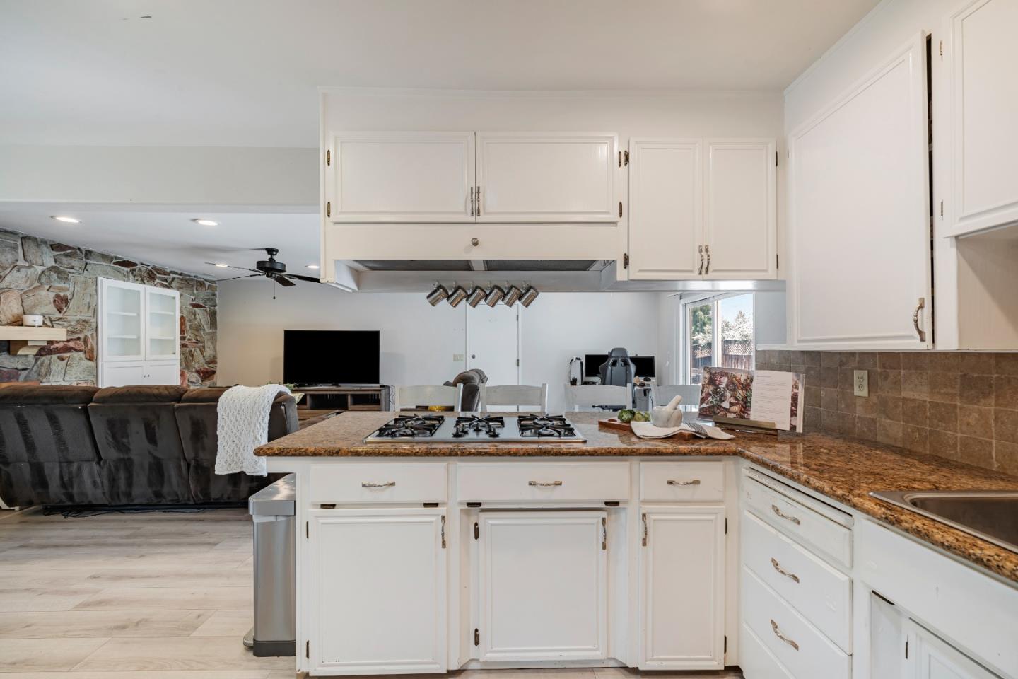 Detail Gallery Image 25 of 32 For 7611 Westwood Dr, Gilroy,  CA 95020 - 3 Beds | 2/1 Baths