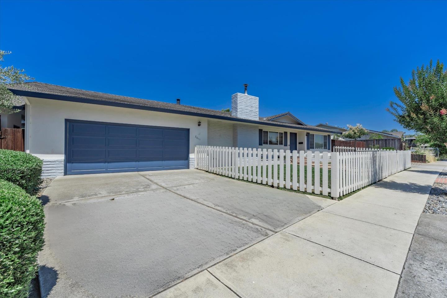 Detail Gallery Image 3 of 32 For 7611 Westwood Dr, Gilroy,  CA 95020 - 3 Beds | 2/1 Baths