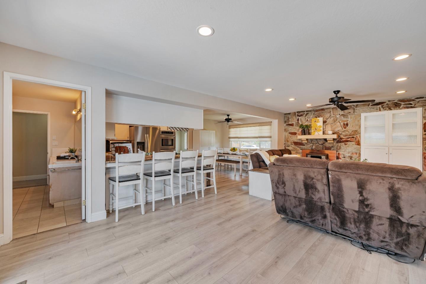 Detail Gallery Image 8 of 32 For 7611 Westwood Dr, Gilroy,  CA 95020 - 3 Beds | 2/1 Baths