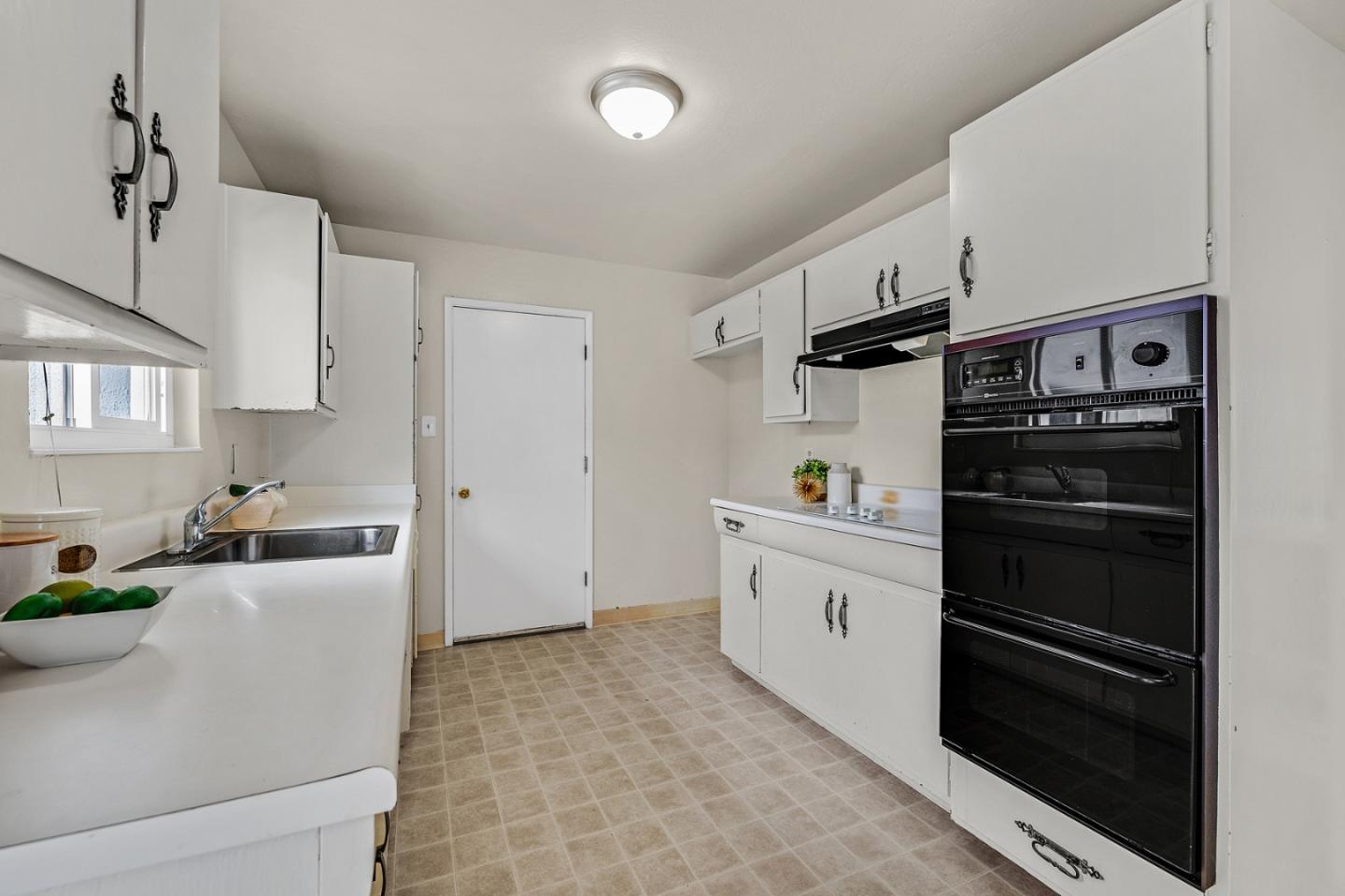Detail Gallery Image 10 of 25 For 3501 Longview Dr, San Bruno,  CA 94066 - 3 Beds | 2 Baths