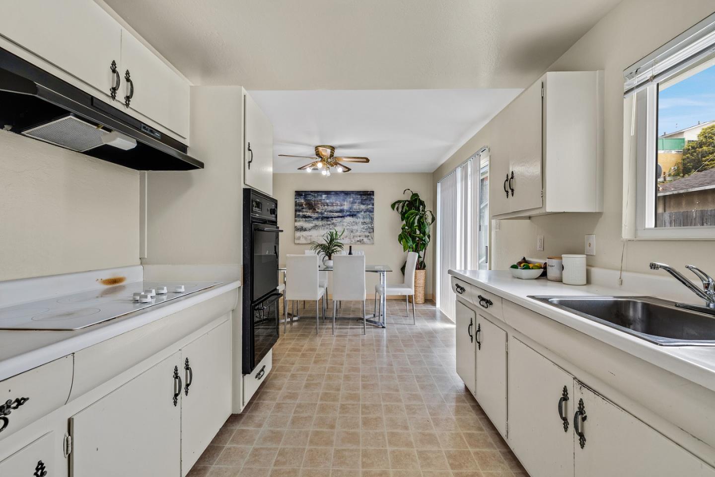 Detail Gallery Image 11 of 25 For 3501 Longview Dr, San Bruno,  CA 94066 - 3 Beds | 2 Baths
