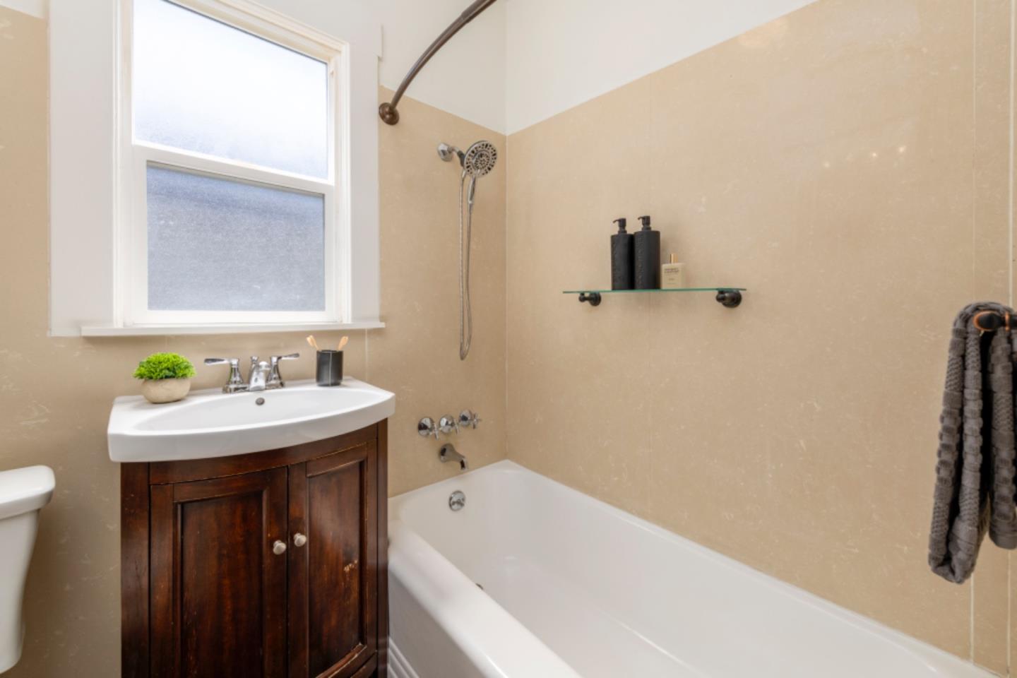 Detail Gallery Image 26 of 32 For 76 Bayview St, San Francisco,  CA 94124 - 2 Beds | 1 Baths