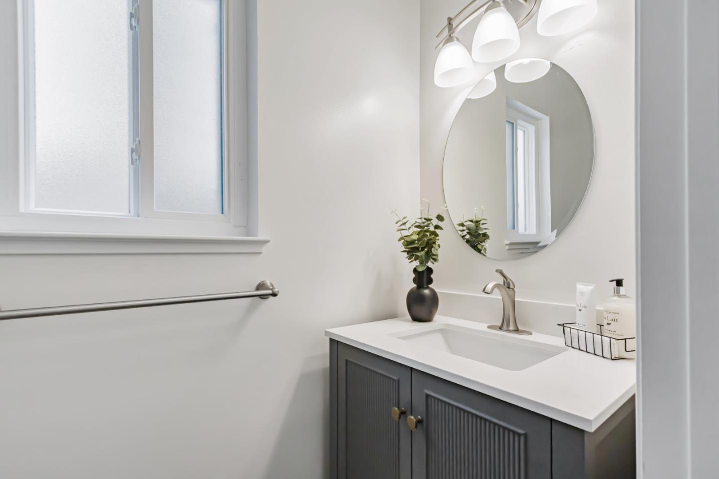 Detail Gallery Image 10 of 43 For 3132 Shriver Dr, San Jose,  CA 95132 - 4 Beds | 2/1 Baths