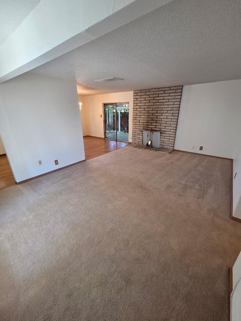 Detail Gallery Image 3 of 7 For 405 N Santa Ana St, Los Banos,  CA 93635 - 3 Beds | 2 Baths