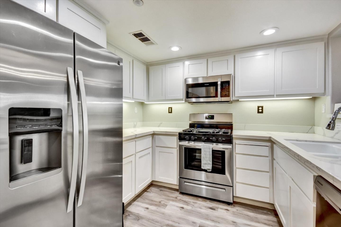 Detail Gallery Image 13 of 43 For 2043 Sonador, San Jose,  CA 95128 - 2 Beds | 2/1 Baths