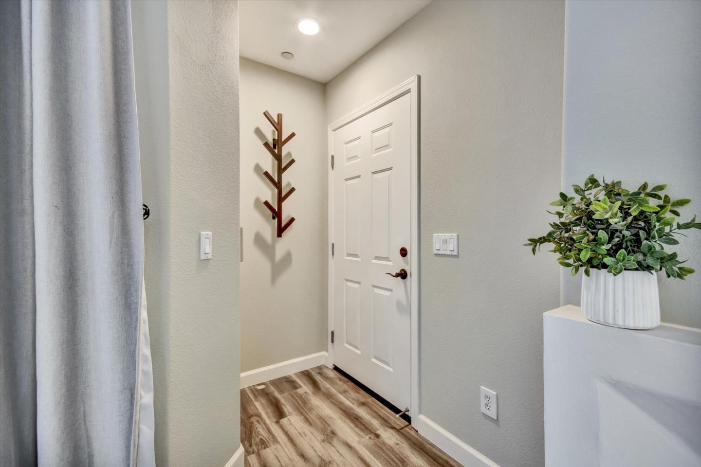 Detail Gallery Image 17 of 43 For 2043 Sonador, San Jose,  CA 95128 - 2 Beds | 2/1 Baths