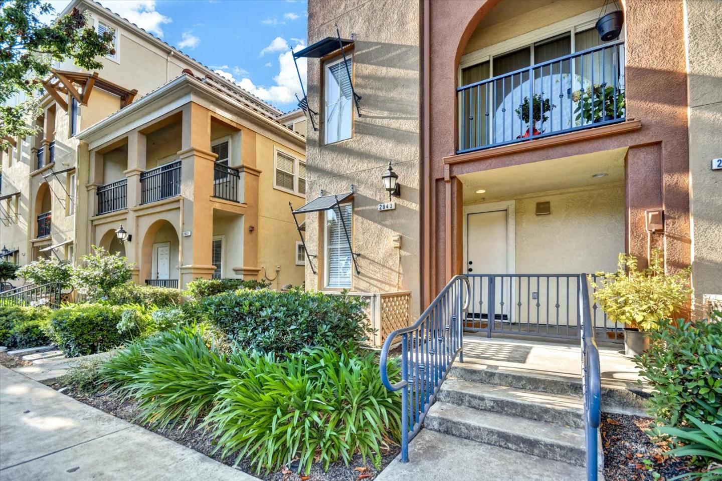 Detail Gallery Image 3 of 43 For 2043 Sonador, San Jose,  CA 95128 - 2 Beds | 2/1 Baths