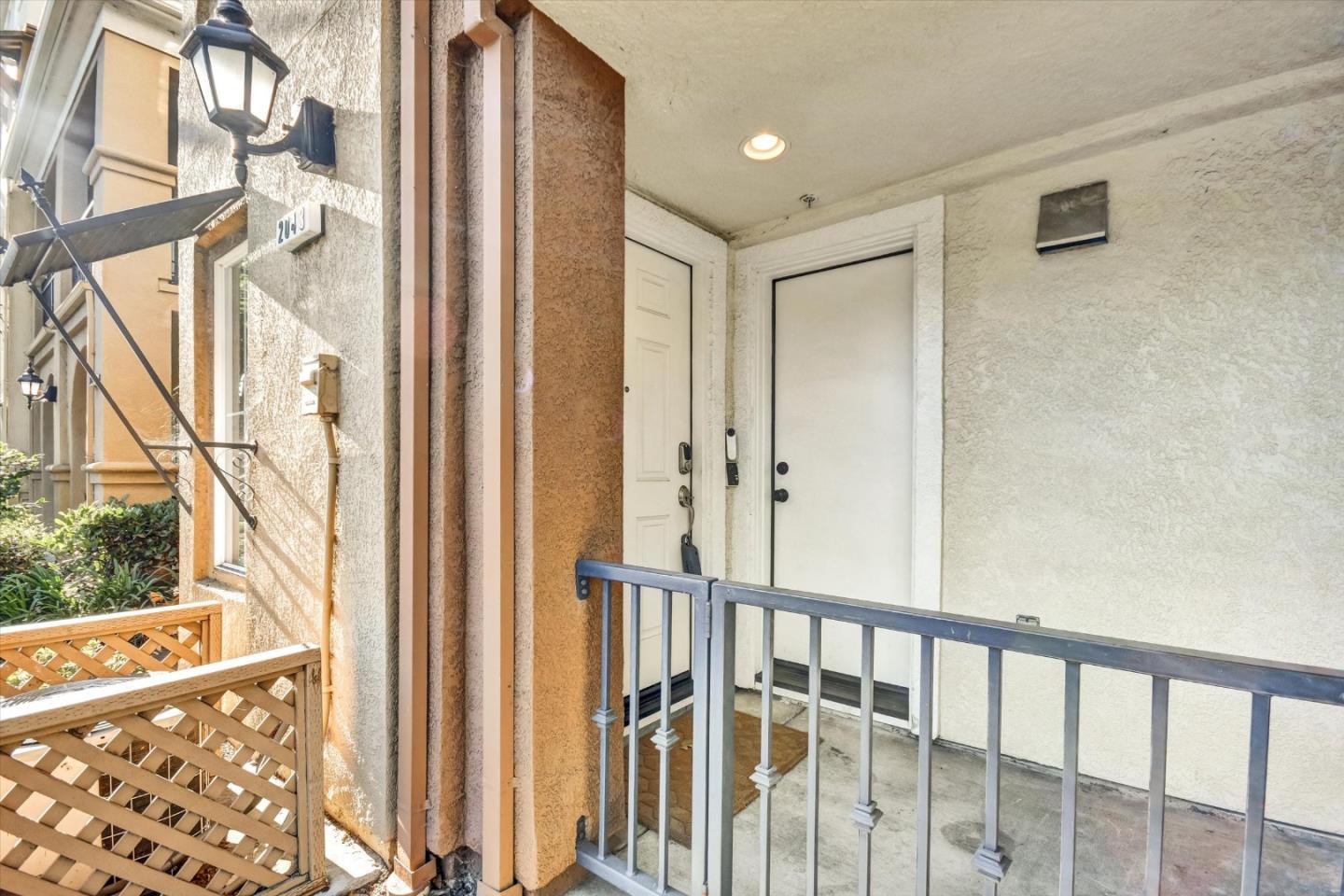 Detail Gallery Image 4 of 43 For 2043 Sonador, San Jose,  CA 95128 - 2 Beds | 2/1 Baths