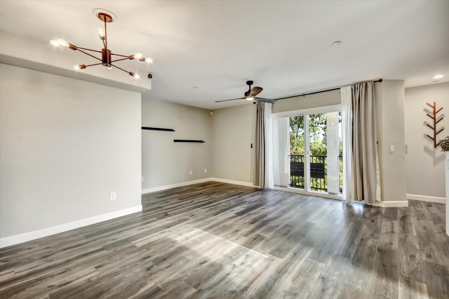 Detail Gallery Image 6 of 43 For 2043 Sonador, San Jose,  CA 95128 - 2 Beds | 2/1 Baths