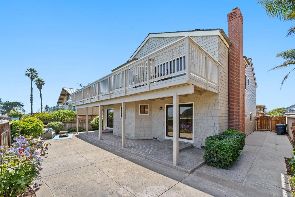 Detail Gallery Image 6 of 66 For 126 via Novella, Aptos,  CA 95003 - 4 Beds | 2/1 Baths