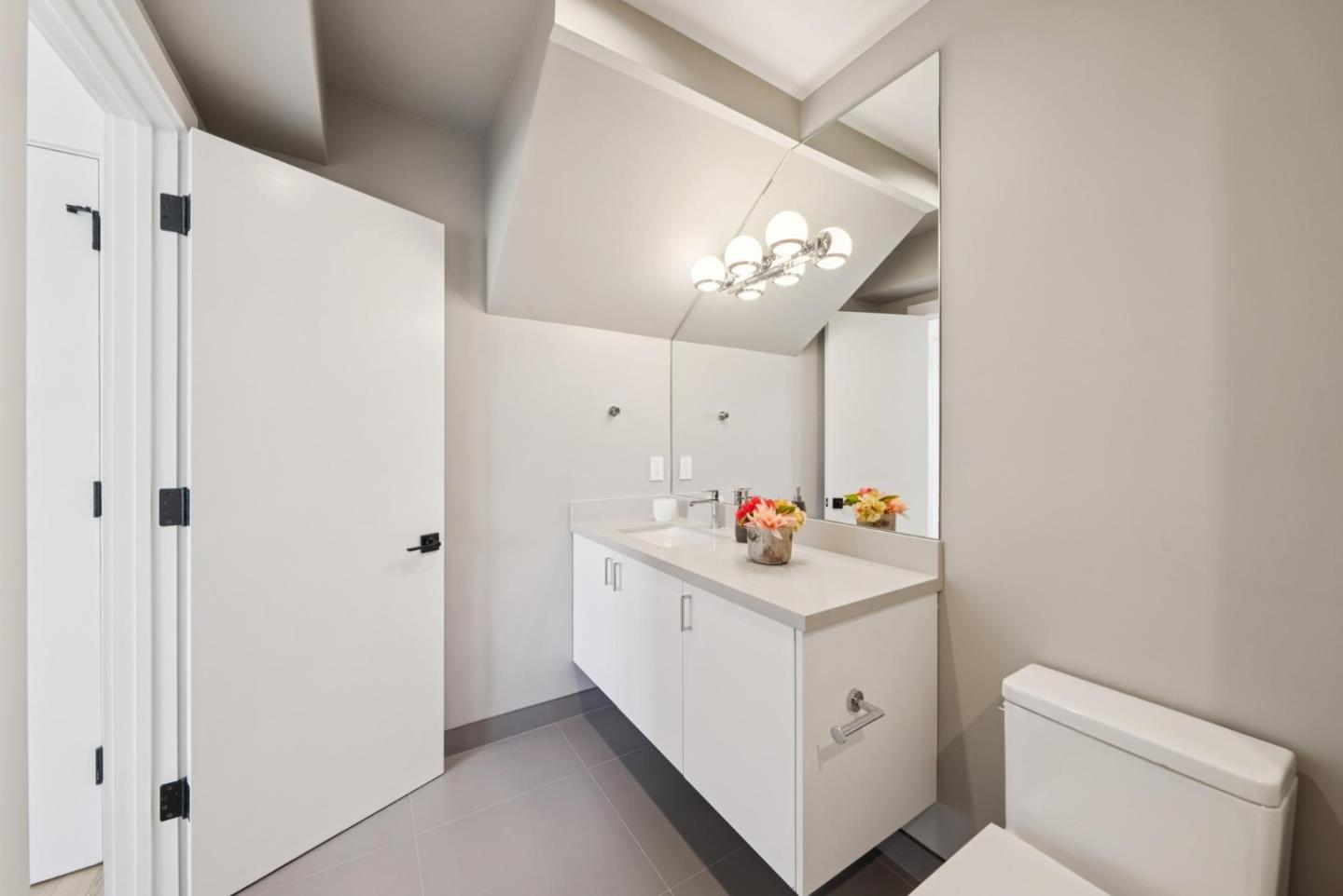 Detail Gallery Image 10 of 55 For 1433 Floribunda Ave #2,  Burlingame,  CA 94010 - 2 Beds | 2/1 Baths