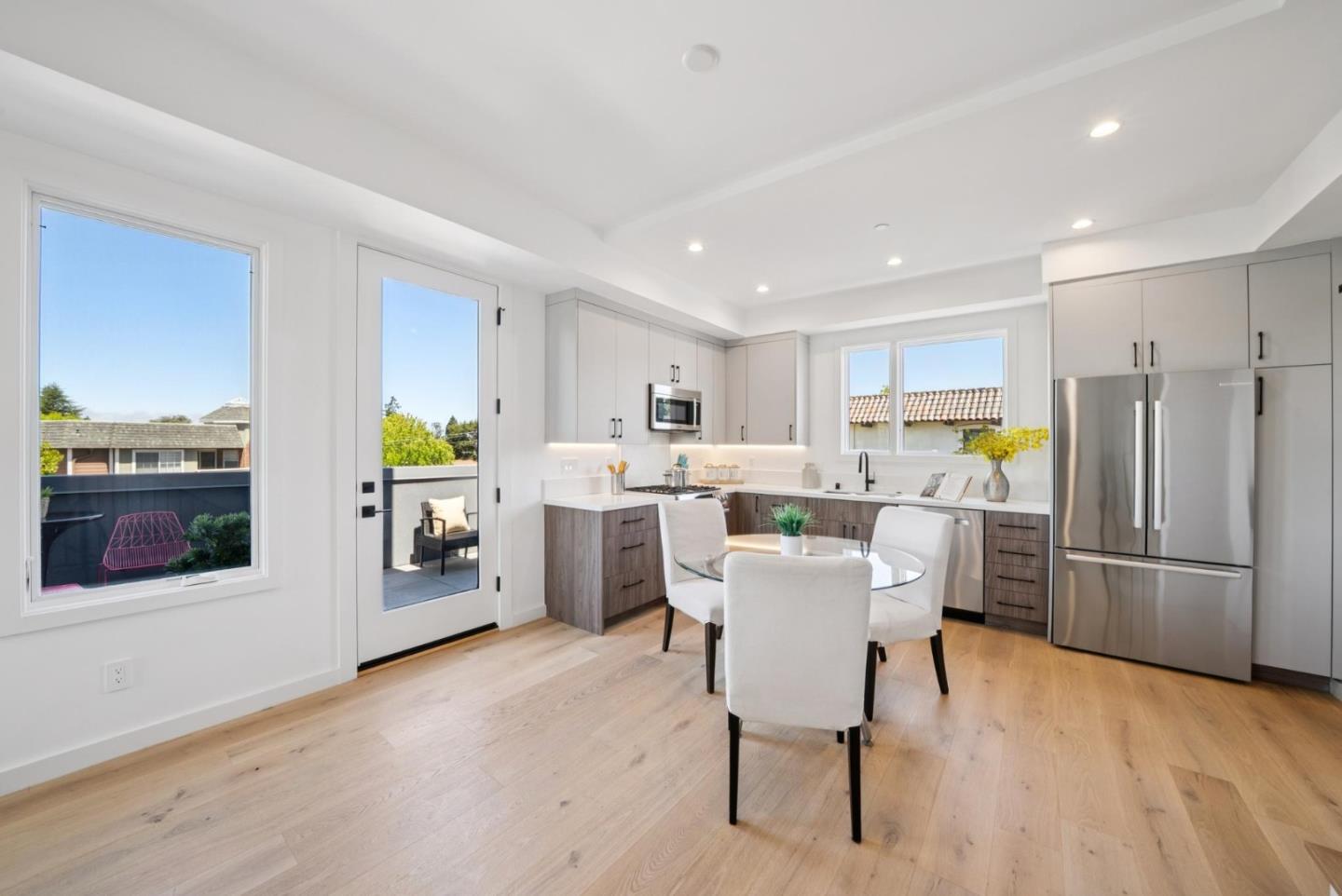 Detail Gallery Image 16 of 55 For 1433 Floribunda Ave #2,  Burlingame,  CA 94010 - 2 Beds | 2/1 Baths