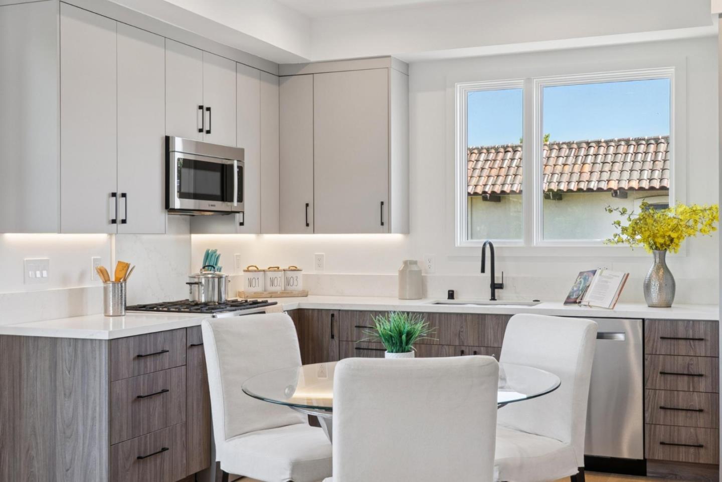 Detail Gallery Image 17 of 55 For 1433 Floribunda Ave #2,  Burlingame,  CA 94010 - 2 Beds | 2/1 Baths