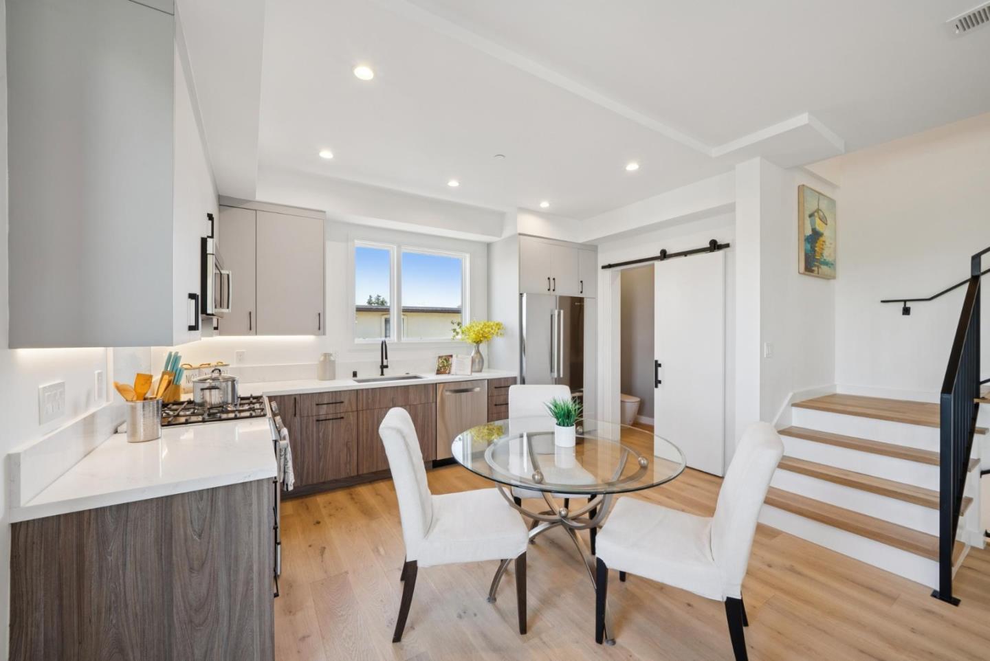 Detail Gallery Image 19 of 55 For 1433 Floribunda Ave #2,  Burlingame,  CA 94010 - 2 Beds | 2/1 Baths