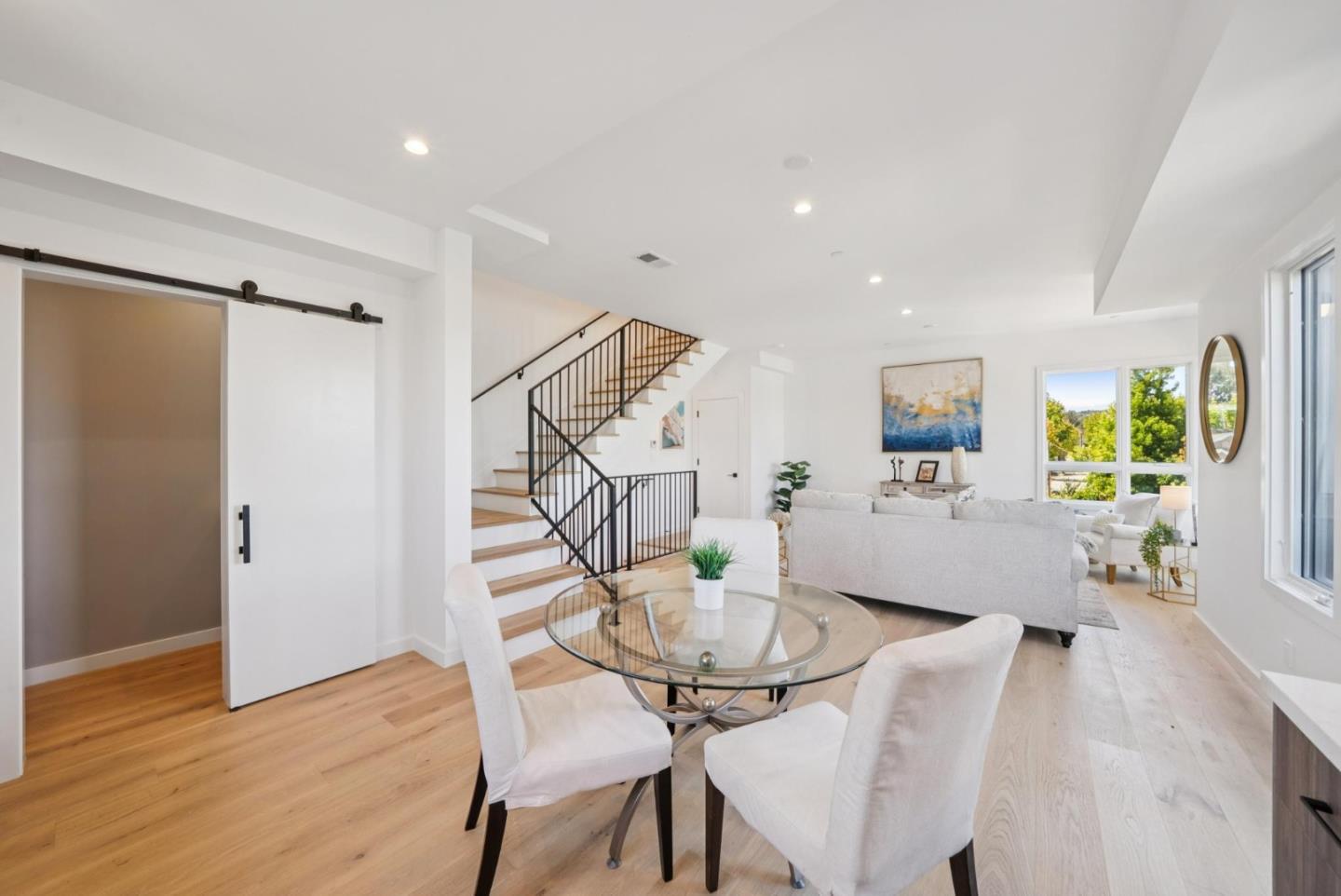 Detail Gallery Image 22 of 55 For 1433 Floribunda Ave #2,  Burlingame,  CA 94010 - 2 Beds | 2/1 Baths