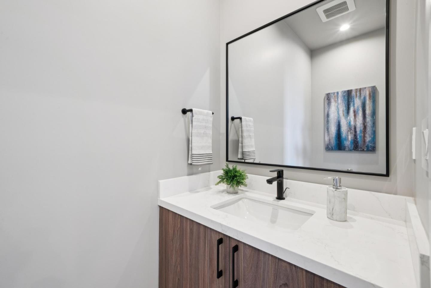 Detail Gallery Image 24 of 55 For 1433 Floribunda Ave #2,  Burlingame,  CA 94010 - 2 Beds | 2/1 Baths