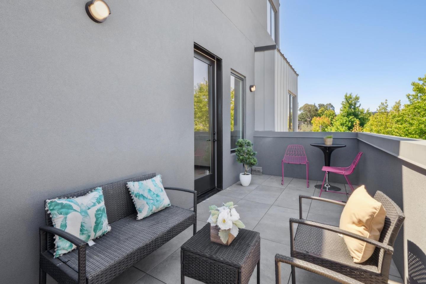 Detail Gallery Image 27 of 55 For 1433 Floribunda Ave #2,  Burlingame,  CA 94010 - 2 Beds | 2/1 Baths
