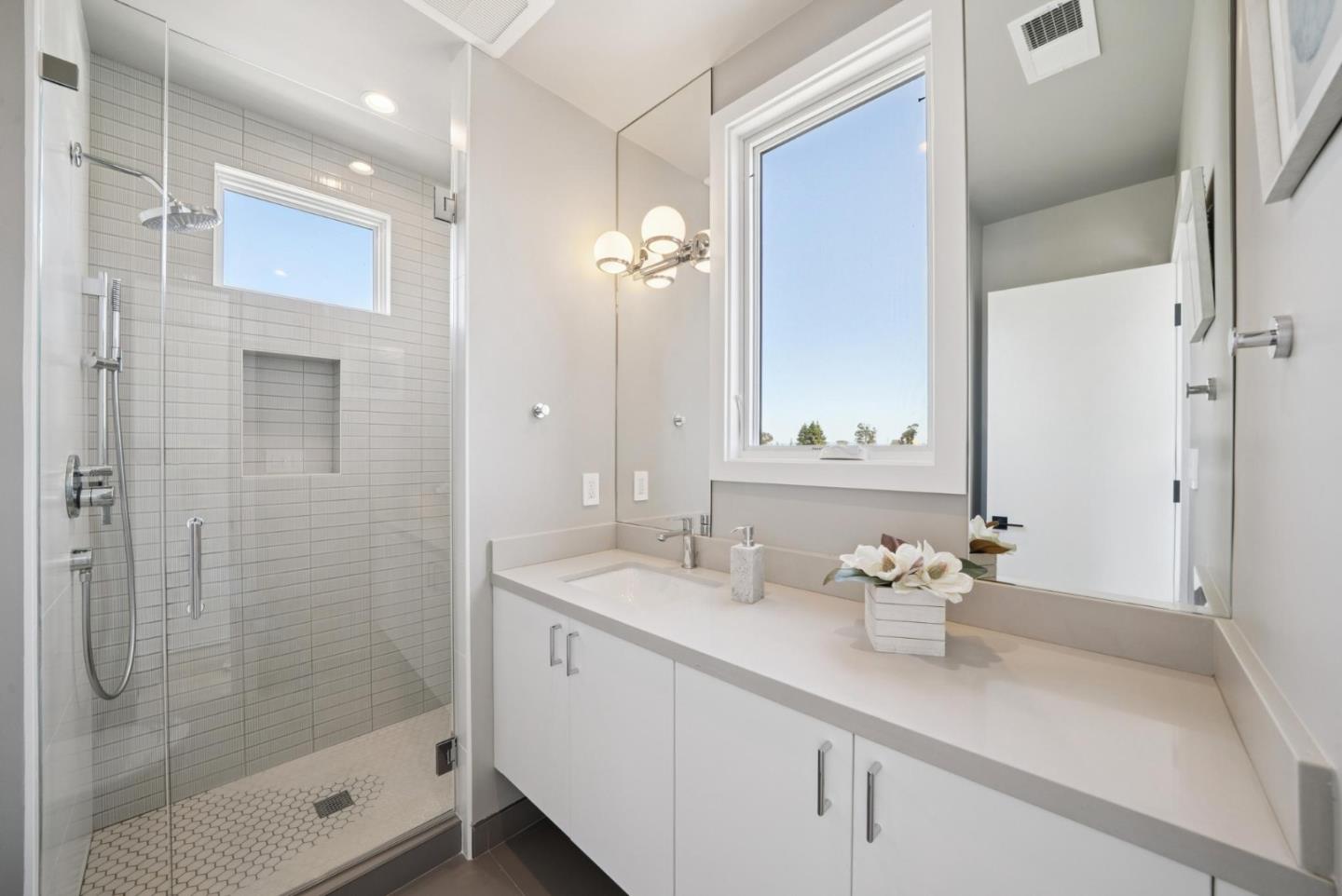 Detail Gallery Image 33 of 55 For 1433 Floribunda Ave #2,  Burlingame,  CA 94010 - 2 Beds | 2/1 Baths