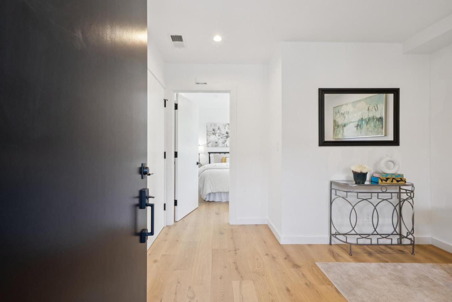 Detail Gallery Image 4 of 55 For 1433 Floribunda Ave #2,  Burlingame,  CA 94010 - 2 Beds | 2/1 Baths