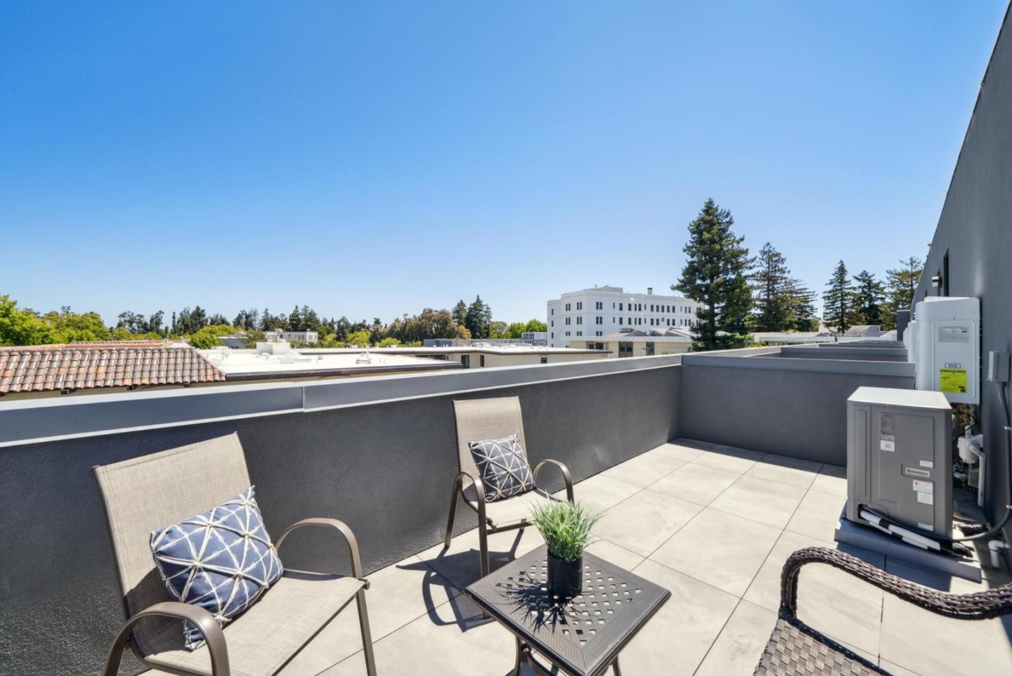 Detail Gallery Image 40 of 55 For 1433 Floribunda Ave #2,  Burlingame,  CA 94010 - 2 Beds | 2/1 Baths