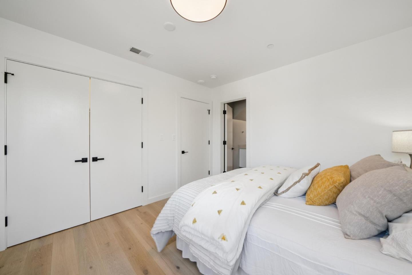 Detail Gallery Image 7 of 55 For 1433 Floribunda Ave #2,  Burlingame,  CA 94010 - 2 Beds | 2/1 Baths