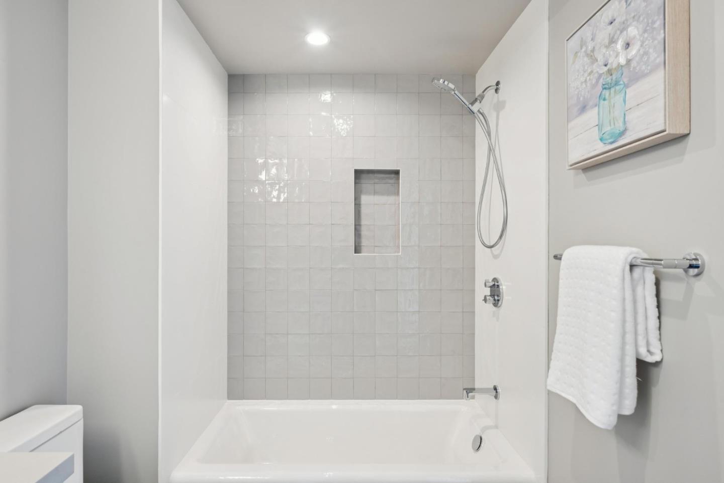 Detail Gallery Image 9 of 55 For 1433 Floribunda Ave #2,  Burlingame,  CA 94010 - 2 Beds | 2/1 Baths