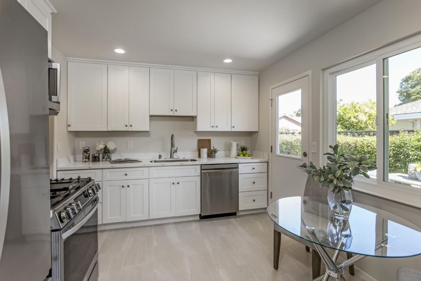 Detail Gallery Image 7 of 21 For 693 Madrone Ave, Sunnyvale,  CA 94085 - 3 Beds | 1/1 Baths