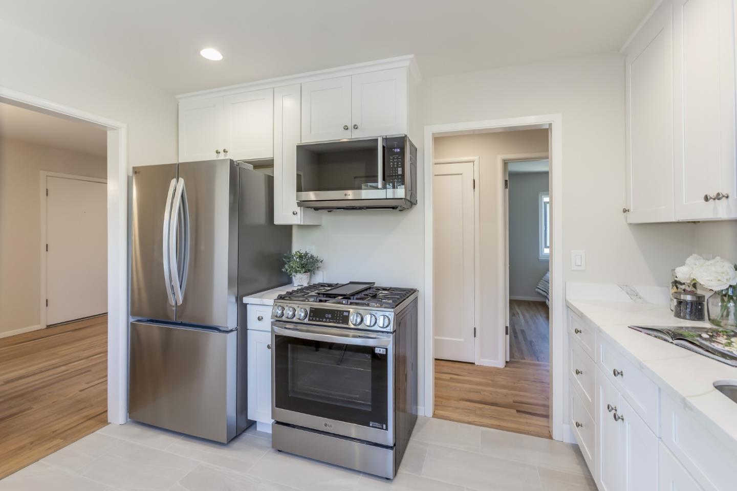 Detail Gallery Image 9 of 21 For 693 Madrone Ave, Sunnyvale,  CA 94085 - 3 Beds | 1/1 Baths