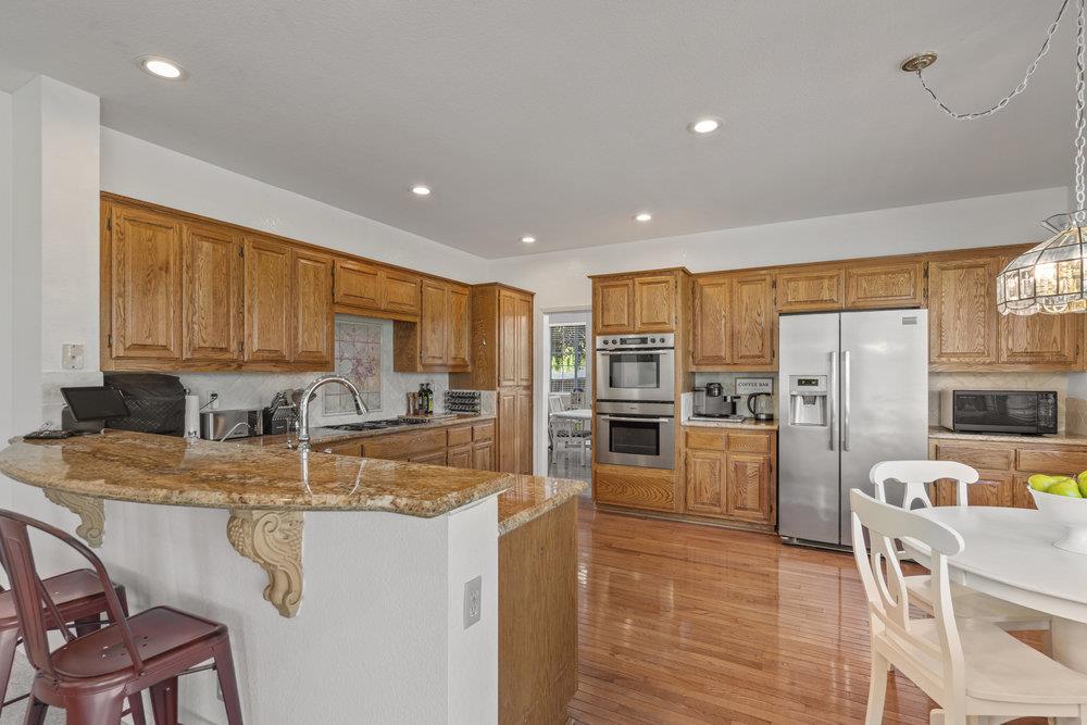 Detail Gallery Image 10 of 42 For 310 Bonnie Ln, Hollister,  CA 95023 - 3 Beds | 3 Baths