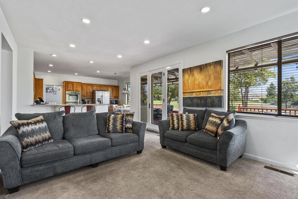 Detail Gallery Image 12 of 42 For 310 Bonnie Ln, Hollister,  CA 95023 - 3 Beds | 3 Baths