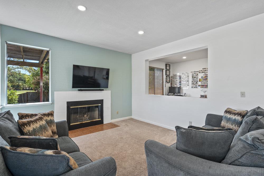 Detail Gallery Image 13 of 42 For 310 Bonnie Ln, Hollister,  CA 95023 - 3 Beds | 3 Baths