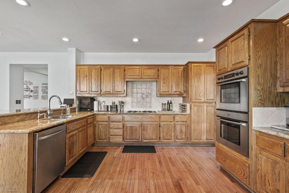Detail Gallery Image 7 of 42 For 310 Bonnie Ln, Hollister,  CA 95023 - 3 Beds | 3 Baths