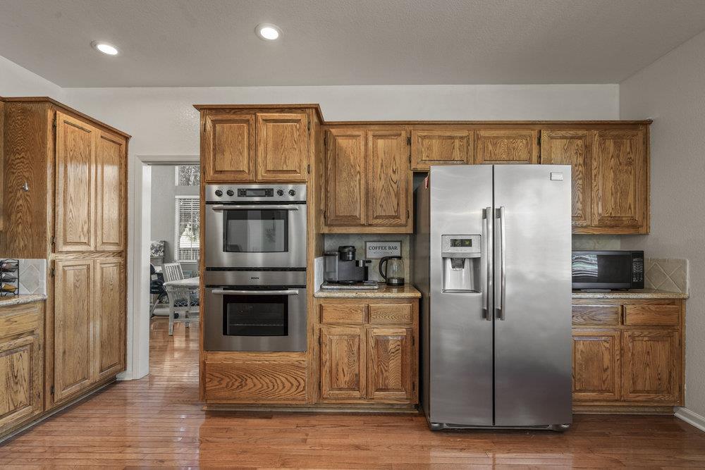 Detail Gallery Image 8 of 42 For 310 Bonnie Ln, Hollister,  CA 95023 - 3 Beds | 3 Baths