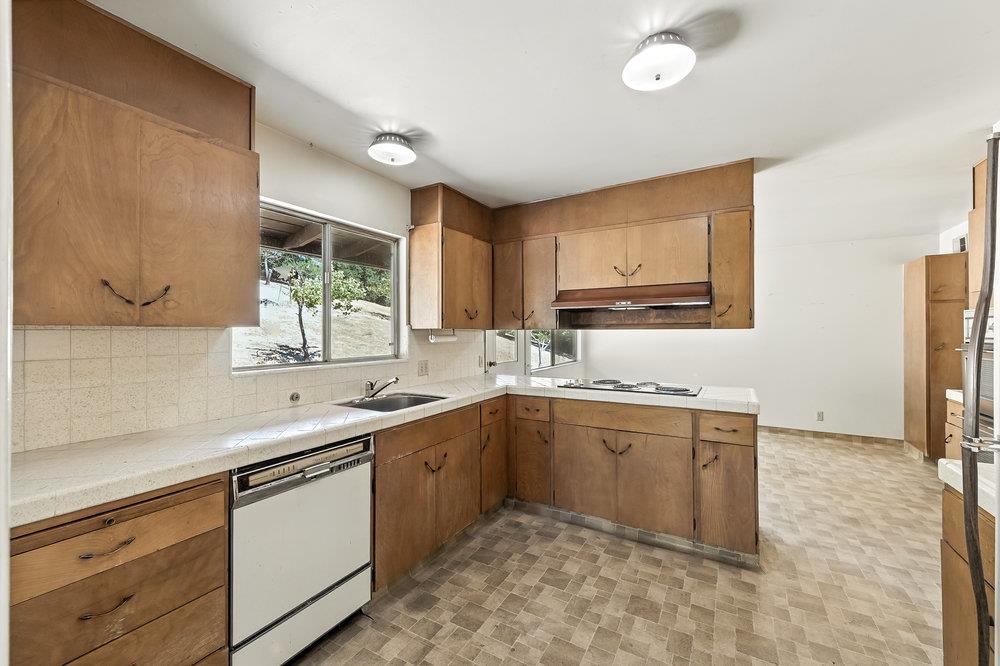 Detail Gallery Image 12 of 48 For 12750 Canario Way, Los Altos Hills,  CA 94022 - 4 Beds | 3 Baths