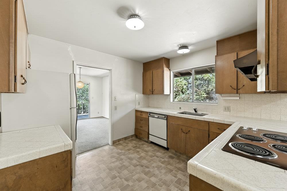 Detail Gallery Image 13 of 48 For 12750 Canario Way, Los Altos Hills,  CA 94022 - 4 Beds | 3 Baths