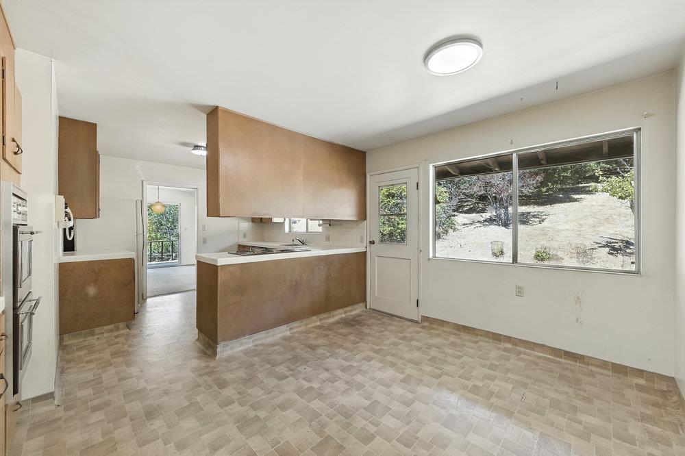 Detail Gallery Image 16 of 48 For 12750 Canario Way, Los Altos Hills,  CA 94022 - 4 Beds | 3 Baths