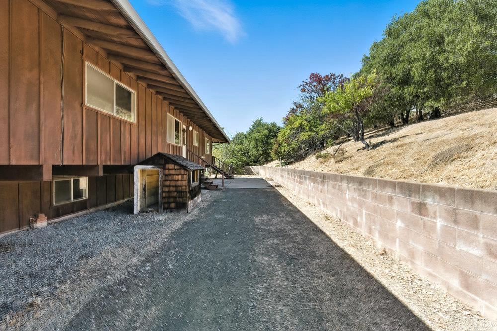 Detail Gallery Image 38 of 48 For 12750 Canario Way, Los Altos Hills,  CA 94022 - 4 Beds | 3 Baths