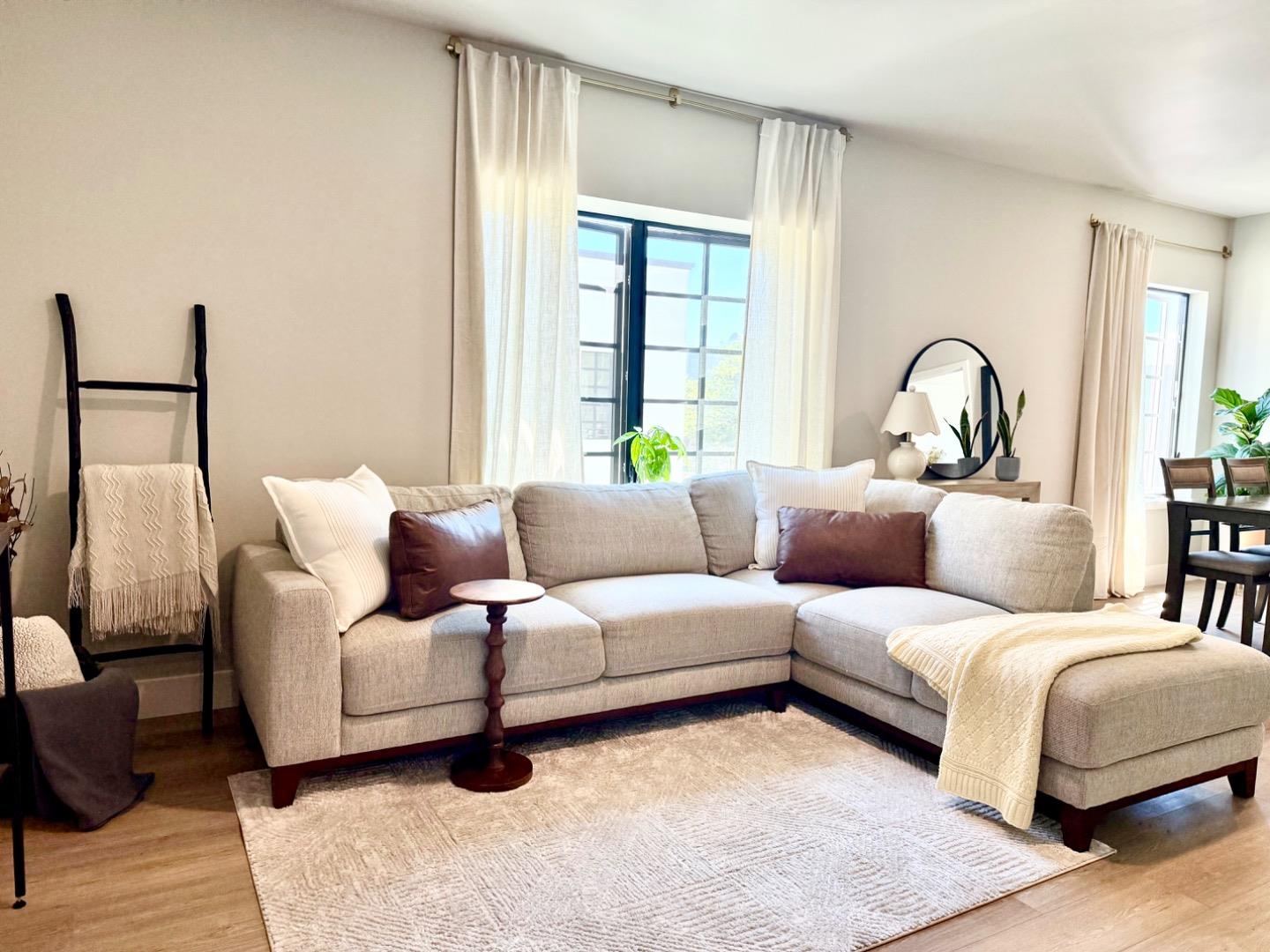 Detail Gallery Image 3 of 35 For 400 San Benito St #202,  Hollister,  CA 95023 - 2 Beds | 1 Baths