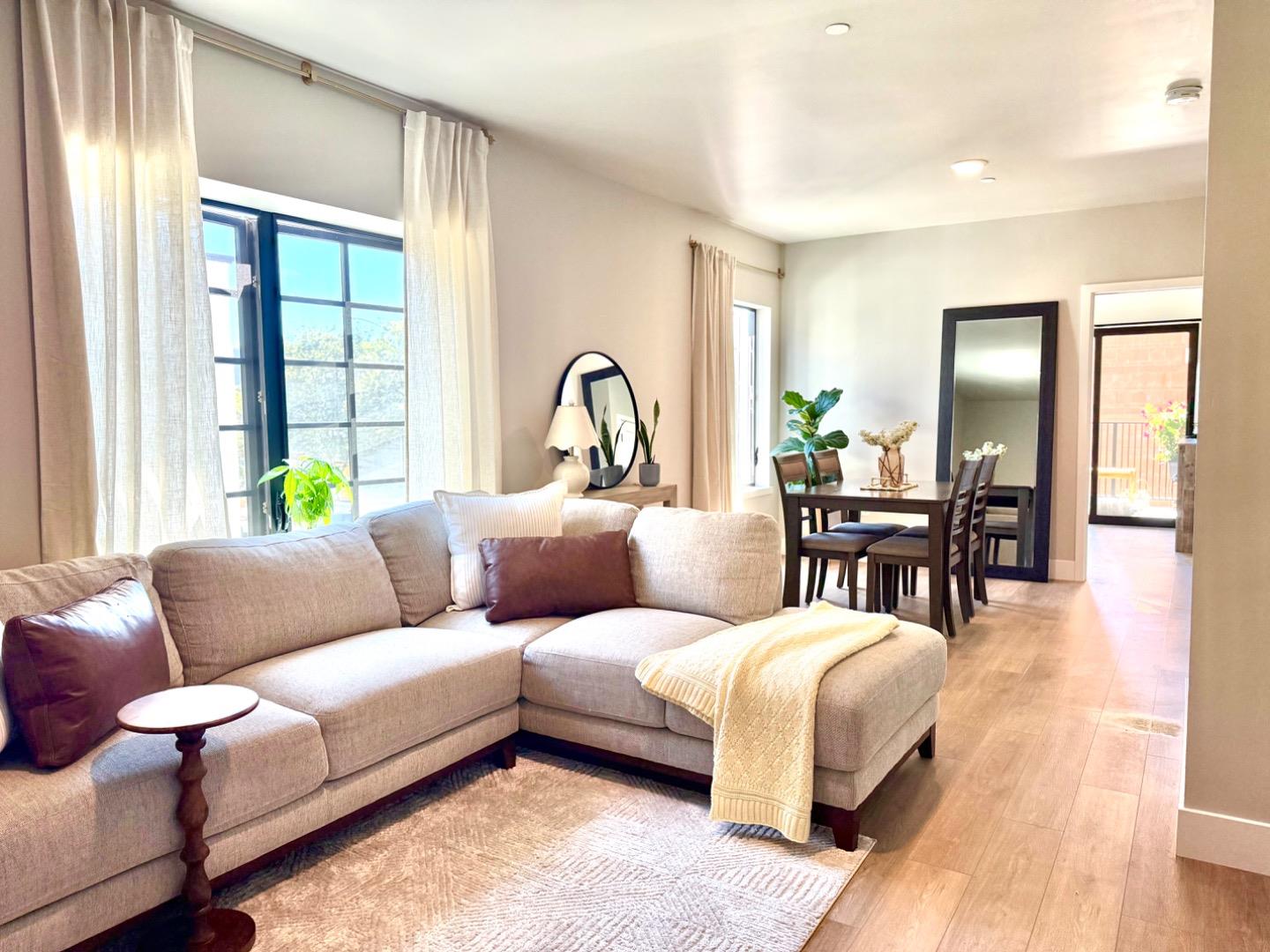 Detail Gallery Image 4 of 35 For 400 San Benito St #202,  Hollister,  CA 95023 - 2 Beds | 1 Baths