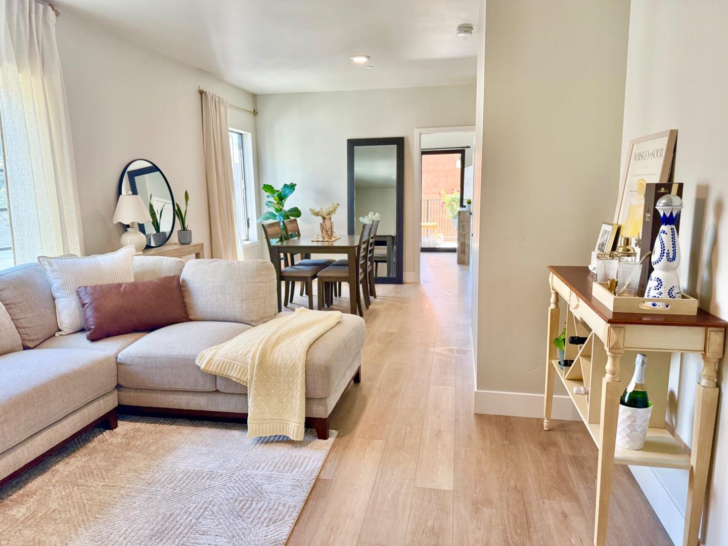 Detail Gallery Image 5 of 35 For 400 San Benito St #202,  Hollister,  CA 95023 - 2 Beds | 1 Baths