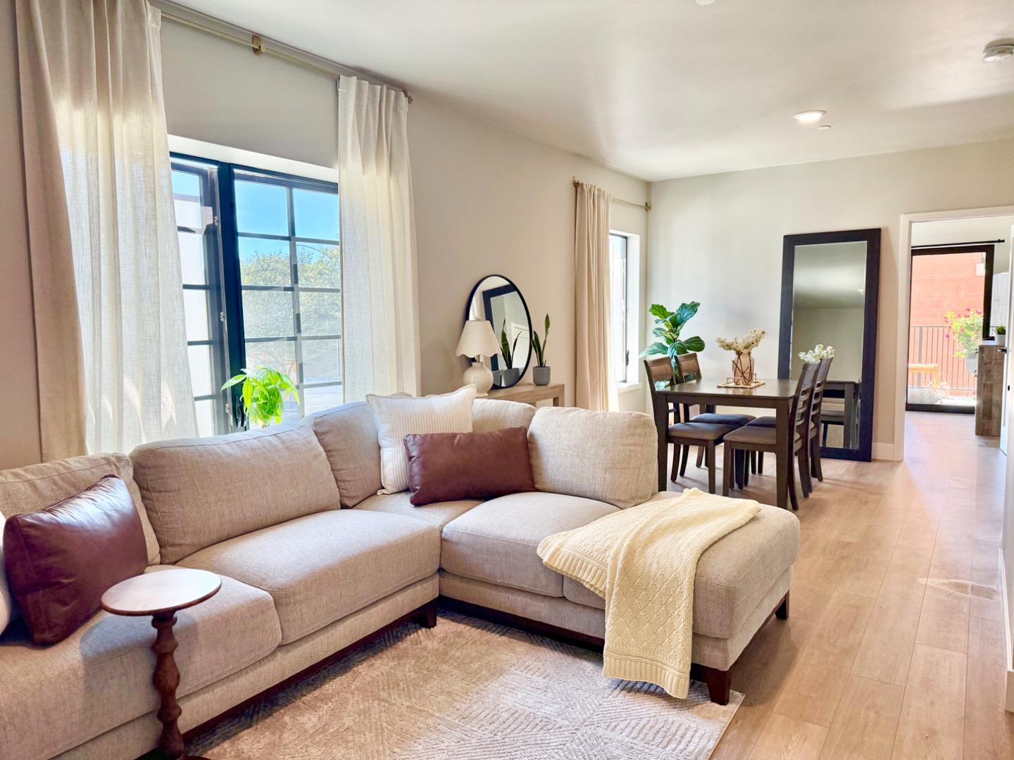 Detail Gallery Image 6 of 35 For 400 San Benito St #202,  Hollister,  CA 95023 - 2 Beds | 1 Baths