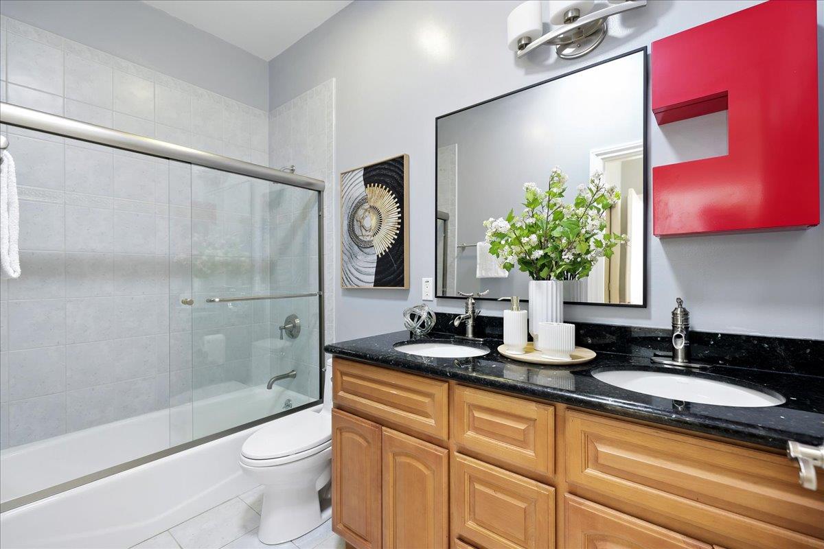 Detail Gallery Image 22 of 56 For 430 Hamilton St, San Francisco,  CA 94134 - 5 Beds | 4 Baths