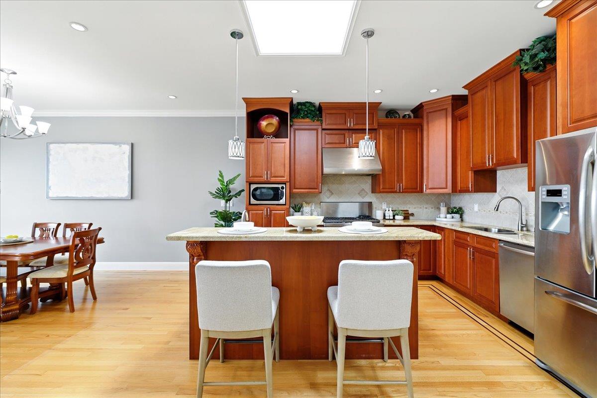 Detail Gallery Image 5 of 56 For 430 Hamilton St, San Francisco,  CA 94134 - 5 Beds | 4 Baths