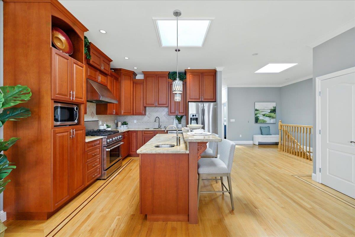 Detail Gallery Image 8 of 56 For 430 Hamilton St, San Francisco,  CA 94134 - 5 Beds | 4 Baths