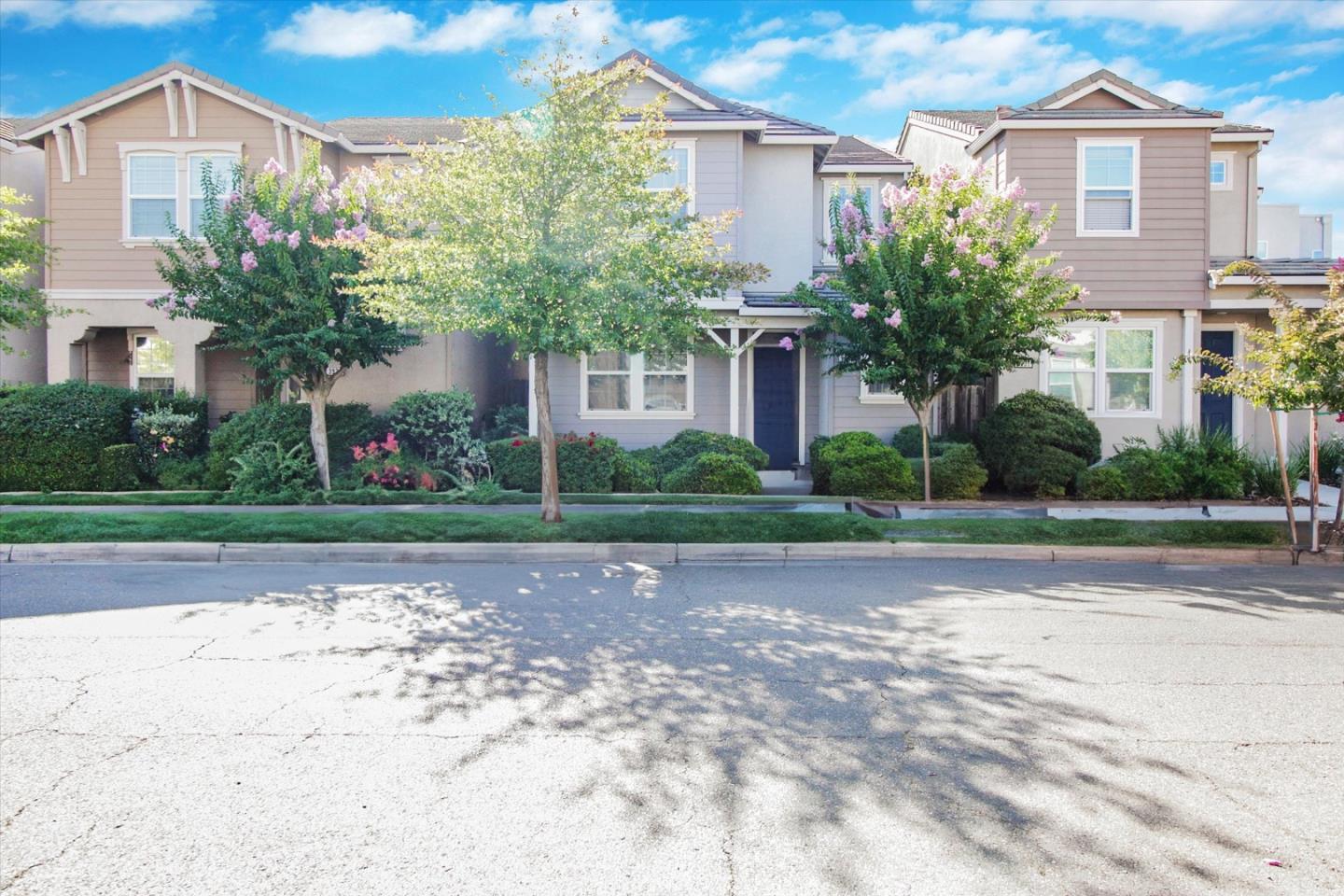 Detail Gallery Image 2 of 31 For 3927 Streamline St, Sacramento,  CA 95834 - 3 Beds | 2/1 Baths